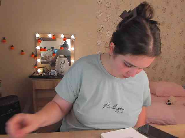 Alicenextdoor bongacams live cam model