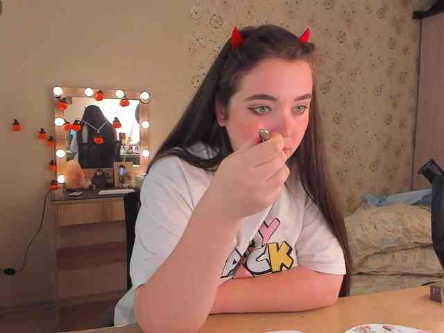 Alicenextdoor bongacams live cam model