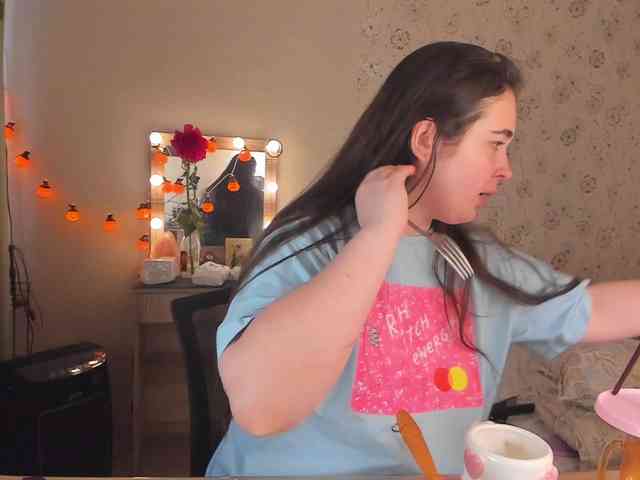 Alicenextdoor bongacams live cam model