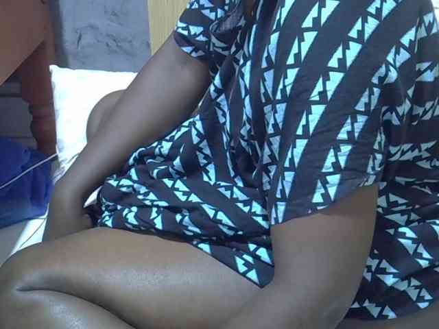 Ebonydora bongacams live cam model