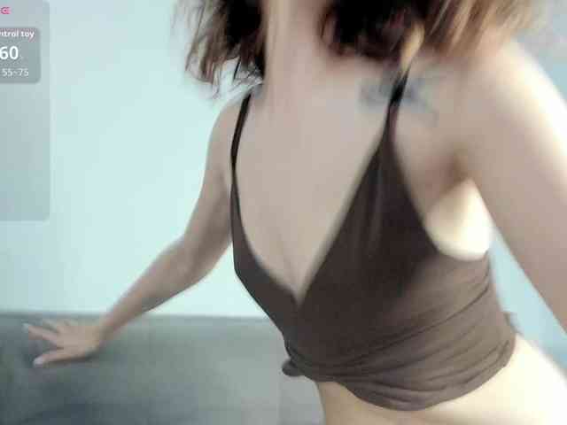 Buzzyd bongacams live cam model