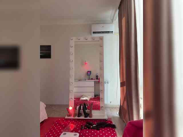 ALISE8881 bongacams live cam model