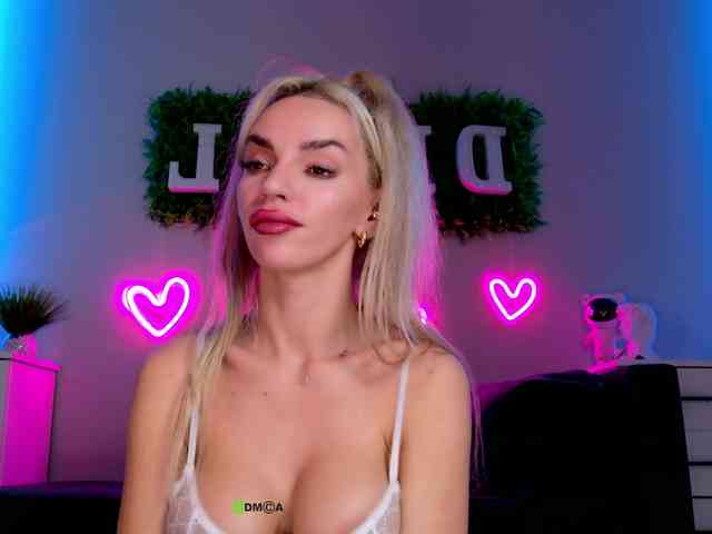 Devil2222 bongacams live cam model