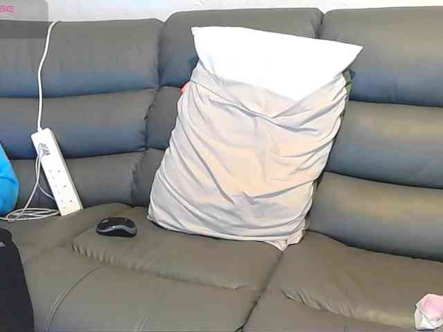 Almondmilka bongacams live cam model