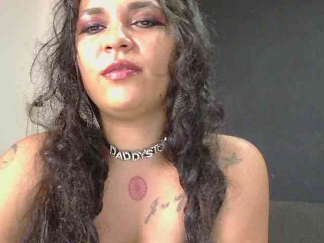 HotVenesse bongacams live cam model