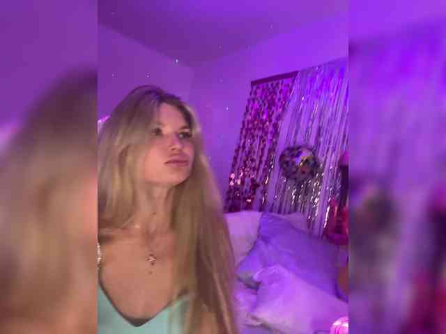 GiaVibey bongacams live cam model