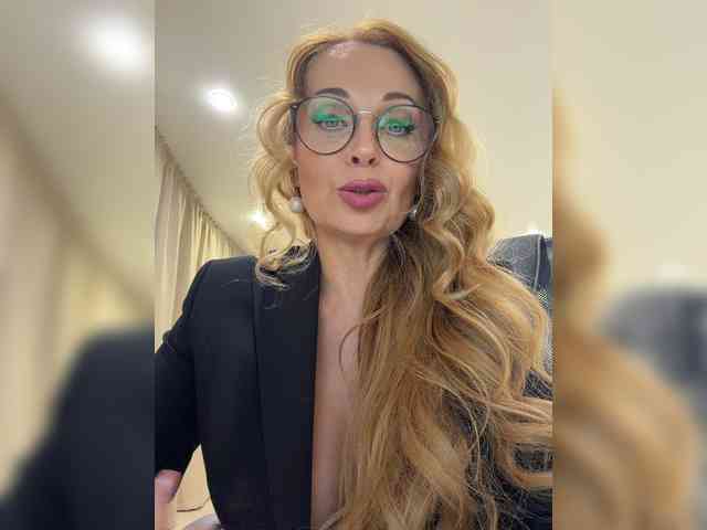 XxxSexyMilfxxX bongacams live cam model