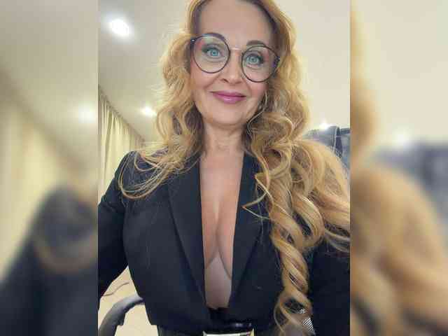 XxxSexyMilfxxX bongacams live cam model