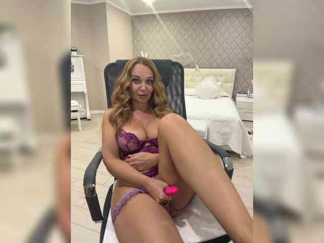 XxxSexyMilfxxX bongacams live cam model