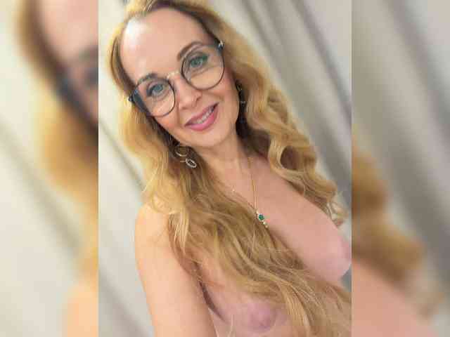 XxxSexyMilfxxX bongacams live cam model