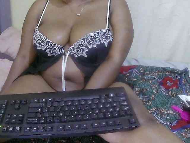 Strangerdanger2 bongacams live cam model