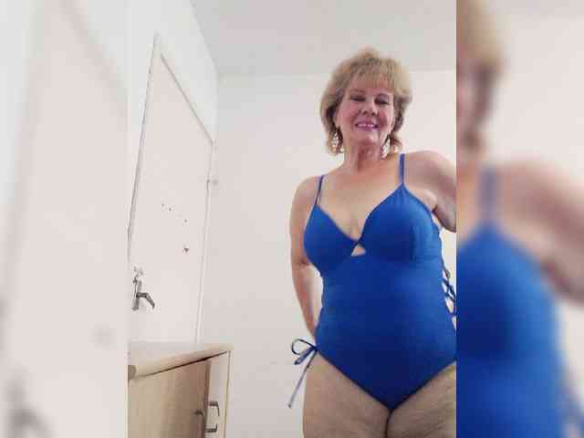 KASANDRABOLOSHKA bongacams live cam model
