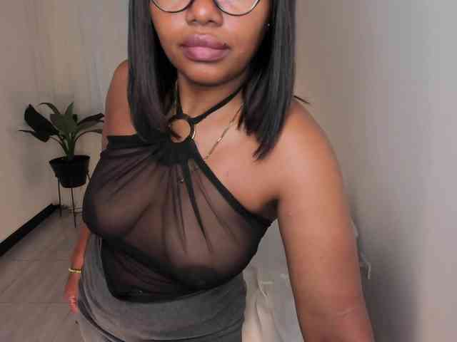 irissmoon777 bongacams live cam model