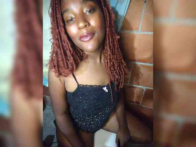 EmiliAddams bongacams live cam model