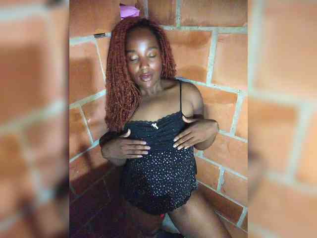 EmiliAddams bongacams live cam model
