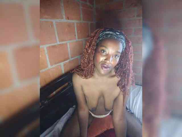 EmiliAddams bongacams live cam model