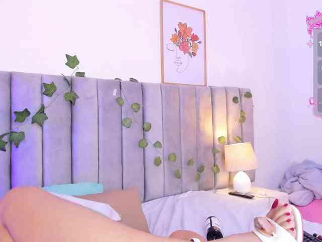 Naomii- bongacams live cam model