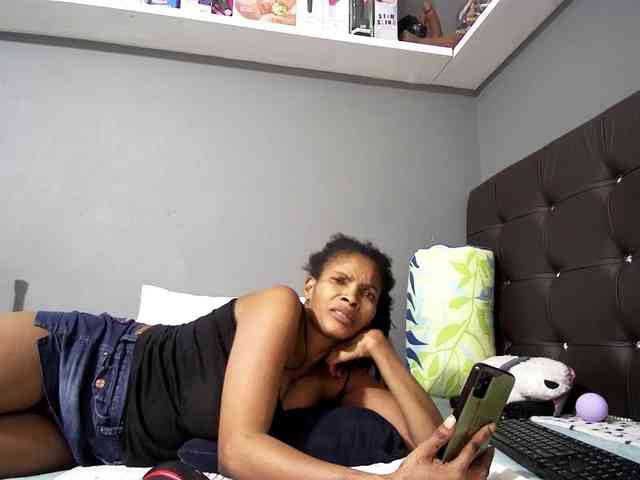 Ntombie bongacams live cam model