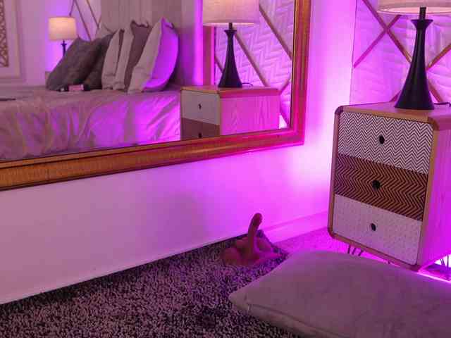 lyrabellini bongacams live cam model