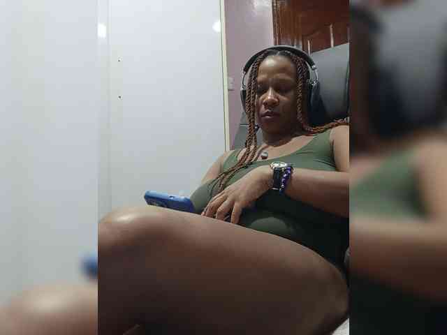 CandyLove bongacams live cam model