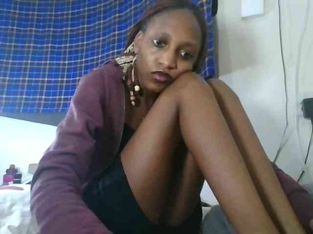 Vinsishly11 bongacams live cam model