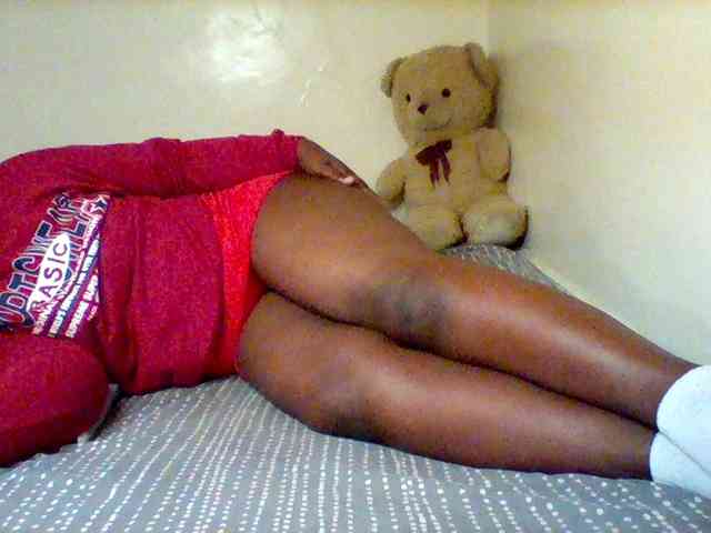 Sexxy-slim-honey bongacams live cam model
