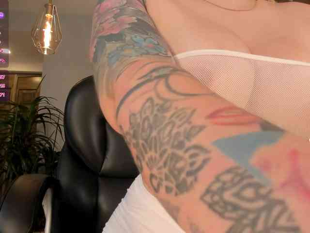 MadisonKane bongacams live cam model