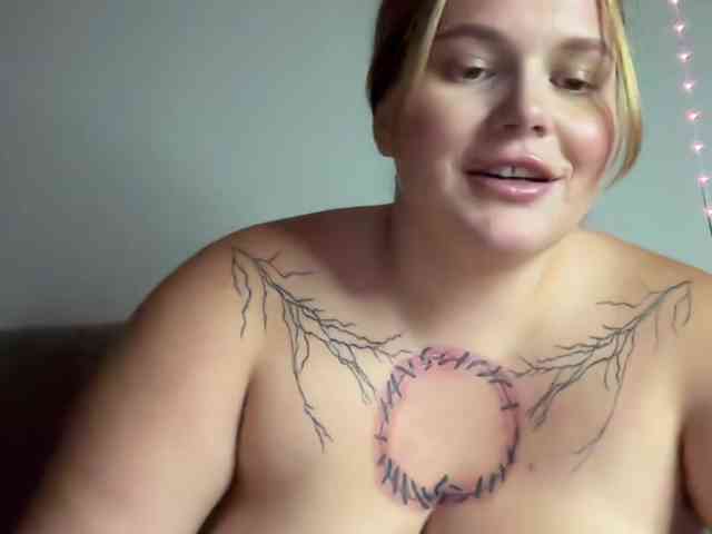 Divana-1 bongacams live cam model