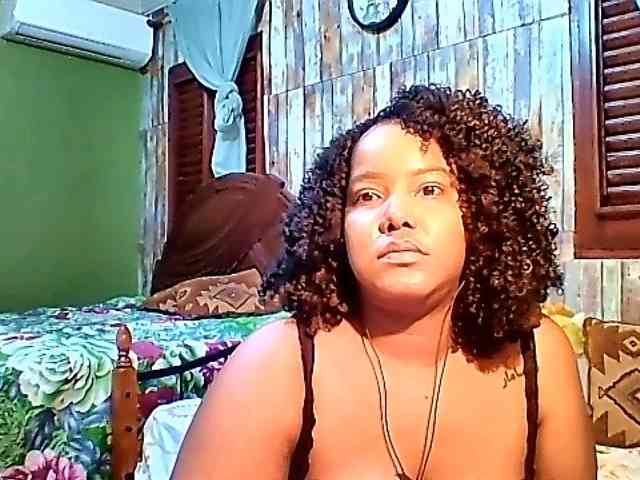 sarahlove16 bongacams live cam model