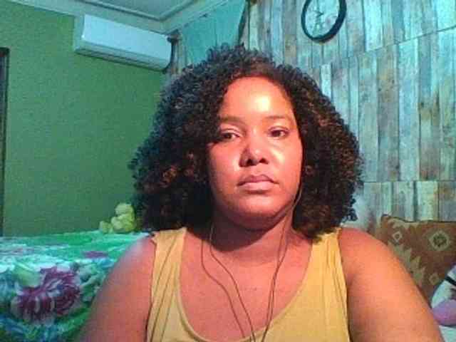 sarahlove16 bongacams live cam model