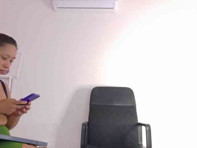 SeleneGibson bongacams live cam model