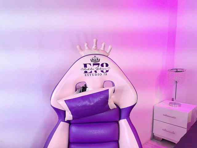 Lia-adams bongacams live cam model