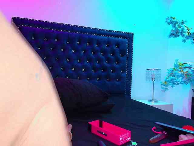 Lia-adams bongacams live cam model