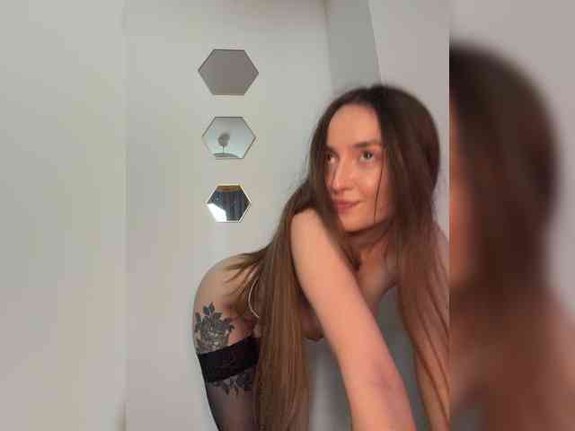 ChloeMeow bongacams live cam model