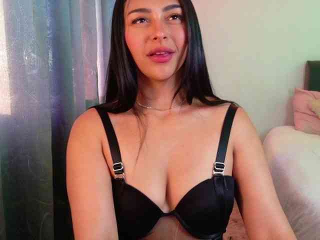 MelaniieJ01 bongacams live cam model