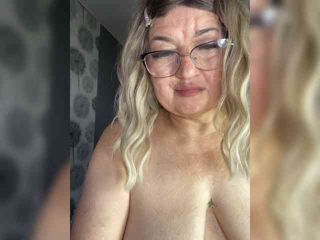 SVETIKBOMBOCHKA bongacams live cam model