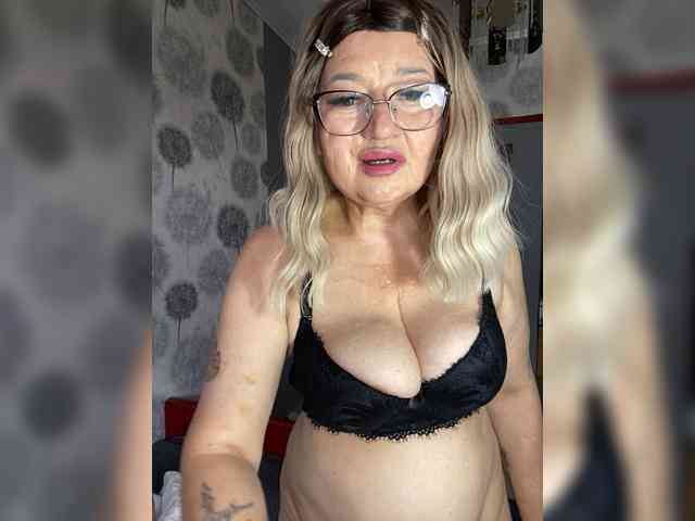 SVETIKBOMBOCHKA bongacams live cam model