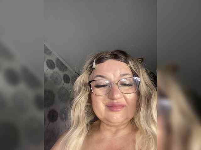 SVETIKBOMBOCHKA bongacams live cam model
