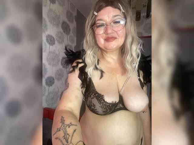 SVETIKBOMBOCHKA bongacams live cam model