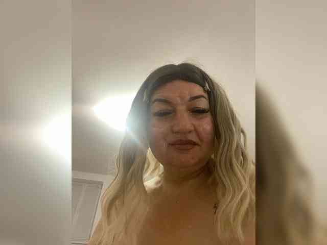 SVETIKBOMBOCHKA bongacams live cam model