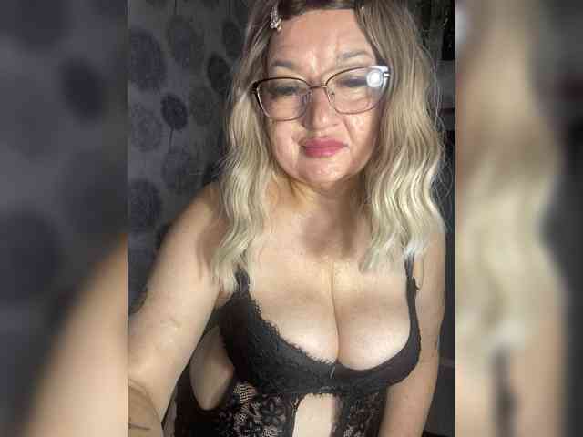 SVETIKBOMBOCHKA bongacams live cam model