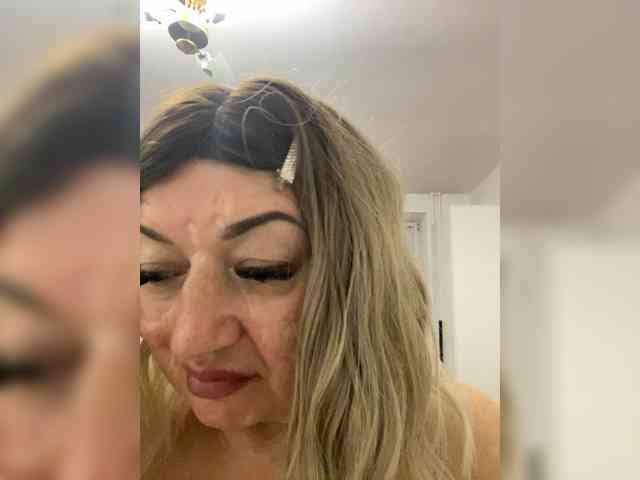 SVETIKBOMBOCHKA bongacams live cam model
