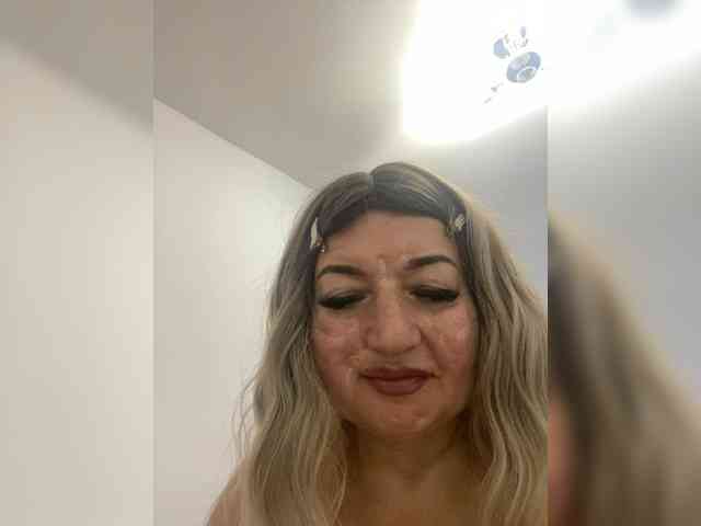 SVETIKBOMBOCHKA bongacams live cam model