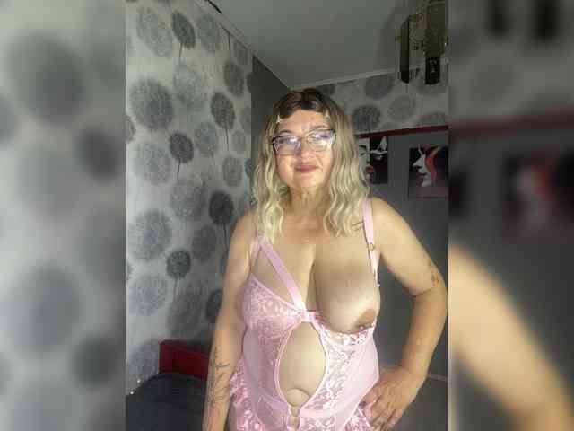 SVETIKBOMBOCHKA bongacams live cam model