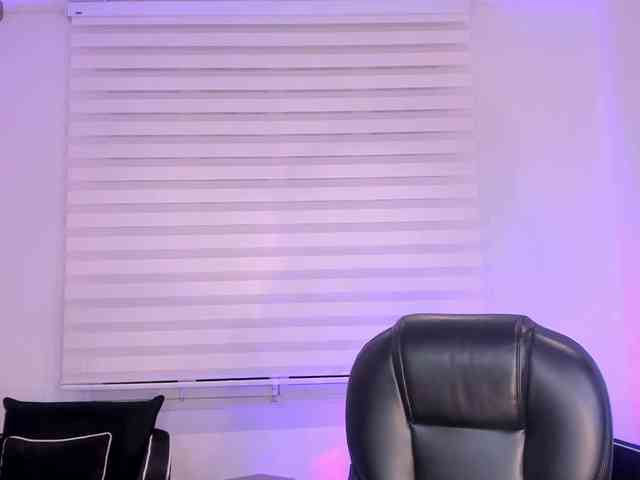 BellaConnor bongacams live cam model