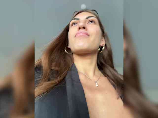 MaggieTurner bongacams live cam model