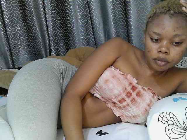 Janiesexy bongacams live cam model