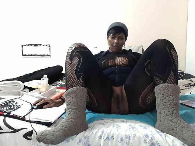 CreamyBum bongacams live cam model