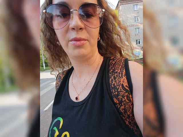 Annanas bongacams live cam model