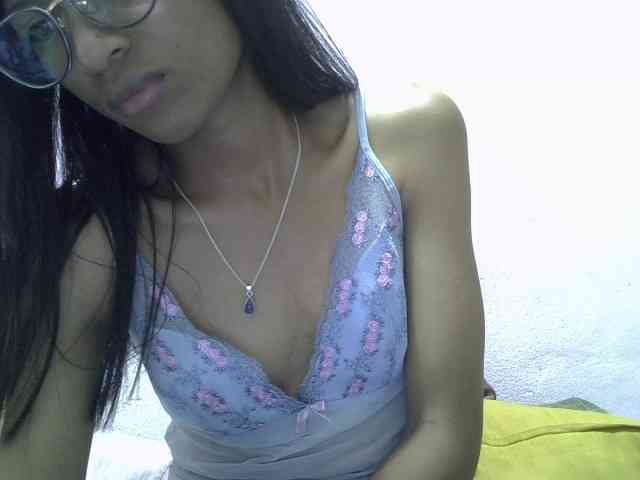 Yalane bongacams live cam model